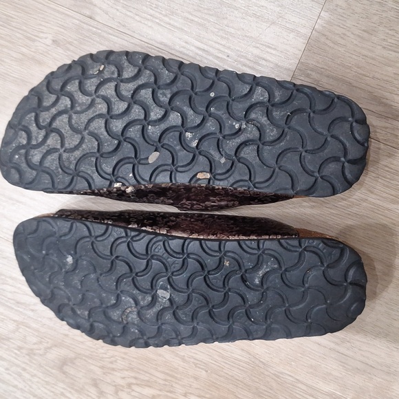 Papillio by birkenstock size 36 or 5.5-6 US, pre-owned 3 straps sandles - Picture 5 of 7